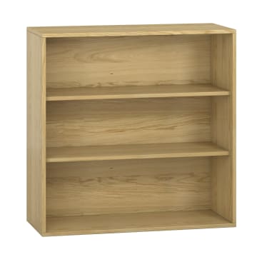 Ein Bücherregal aus Holz mit drei Fächern und einer hellen Holzoberfläche. Das Bücherregal ist leer und steht vor einem schlichten weißen Hintergrund.
