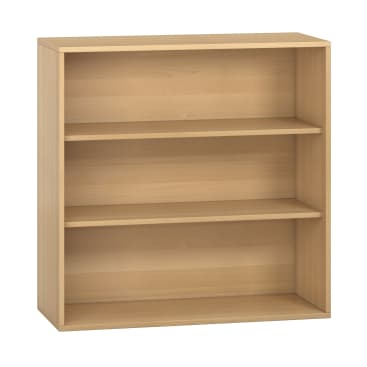 Ein schlichtes Bücherregal aus hellem Holz mit drei Einlegeböden und einer offenen Rückwand, das leer vor einem weißen Hintergrund steht.