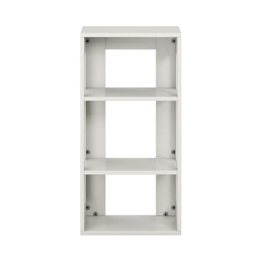 Ein weißes, rechteckiges Regal mit drei offenen Fächern und minimalistischem Design, von vorne gesehen vor einem schlichten weißen Hintergrund.