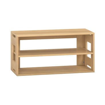 Ein rechteckiges Regal aus hellem Holz mit zwei offenen Fächern und ausgeschnittenen Seitenwänden auf weißem Grund.