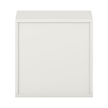 Ein schlichter, weißer, kastenförmiger Schrank mit einer flachen Oberseite und einer glatten Frontplatte, fotografiert vor einem weißen Hintergrund.
