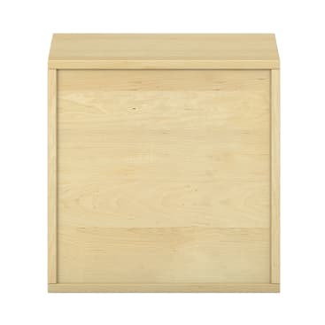 Ein schlichter, heller Holzschrank mit glatter, flacher Front und ohne sichtbare Griffe, von vorne gesehen vor einem weißen Hintergrund.