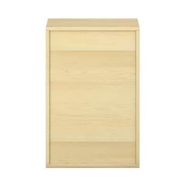 Ein rechteckiger Schrank oder eine Aufbewahrungseinheit aus hellem Holz mit geschlossener Front, glatter Oberfläche und minimalen Details, fotografiert vor einem weißen Hintergrund.