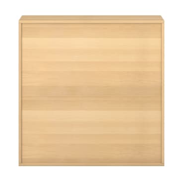 Eine rechteckige, helle Holzplatte mit subtilen horizontalen Maserungen. Die Oberfläche erscheint glatt und schmucklos, mit einfachen geraden Kanten und ohne sichtbare Griffe, Verzierungen oder Beschläge.