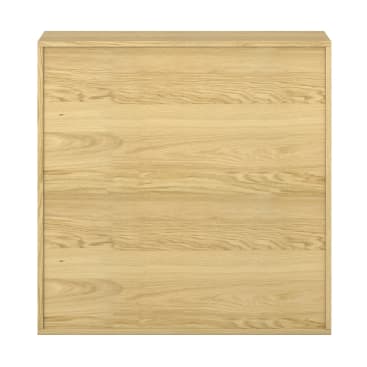 Ein quadratischer, heller Holzschrank mit flacher Front und sichtbarer Holzmaserung. Der Schrank hat keine sichtbaren Griffe oder Beschläge und präsentiert ein minimalistisches Design.