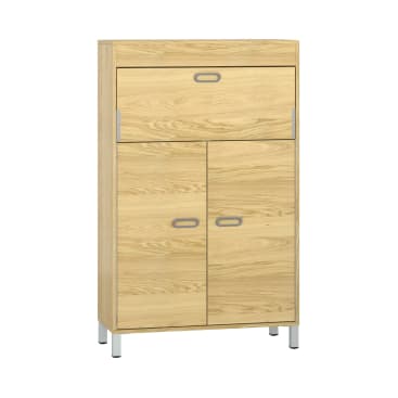 Heller Holzschrank mit drei Fächern; oben eine Klapptür und unten zwei Flügeltüren, jeweils mit silbernen Griffen, auf vier kurzen Metallbeinen stehend.