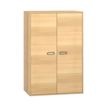 Ein heller Holzschrank mit zwei Türen, silbernen ovalen Griffen und einem schlichten, modernen Design. Der Schrank steht auf einem flachen Sockel und hat eine glatte Oberfläche mit einer natürlichen Holzmaserung.
