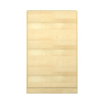 Ein geschlossener Schrank aus hellem Holz mit glatter, flacher Oberfläche und horizontalen Paneellinien vor weißem Hintergrund.