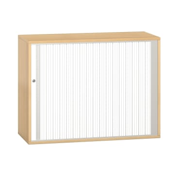 Ein Schrank aus hellem Holz mit einer weißen vertikalen Rolltür und einem runden silbernen Griff auf der linken Seite, der vor einem schlichten weißen Hintergrund gezeigt wird.