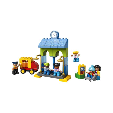 LEGO Duplo Set mit einer Bushaltestelle mit blauem Dach und Uhr, einem roten und gelben Bus, vier Erwachsenenfiguren, einer Kinderfigur, einem Fahrkartenautomaten und einem Rollstuhlzubehör.