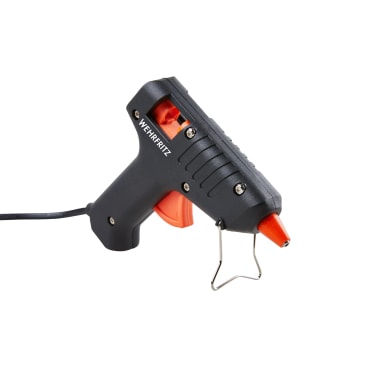 Eine schwarz-orangefarbene Heißklebepistole mit der Aufschrift HABA Pro ist auf weißem Hintergrund abgebildet, mit einem sichtbaren Netzkabel und einem Metallständer auf der Vorderseite.