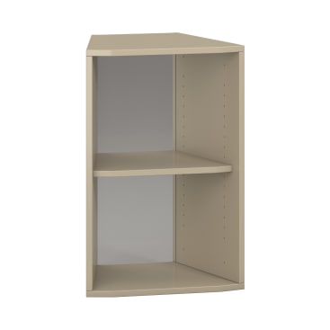 Ein beigefarbenes, dreiseitiges Eckregal mit zwei offenen Böden und glatter Oberfläche, das in eine Ecke passt.