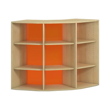 Ein Eckregal aus hellem Holz mit drei Einlegeböden, acht Fächern und einer orangefarbenen Rückwand, abgebildet auf weißem Hintergrund.