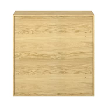 Ein heller Holzschrank mit einer einfachen, flachen Front und ohne sichtbare Griffe oder Verzierungen, fotografiert vor einem weißen Hintergrund.