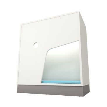 Ein minimalistisches, weißes Etagenbett mit einem geometrischen Ausschnitt an der Seite, einem kleinen runden Fenster und einer blauen Matratze vor einem schlichten weißen Hintergrund.