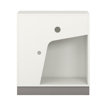 Ein weißer Schrank mit einem grauen Sockel, der einen schrägen Ausschnitt und zwei runde Löcher unterschiedlicher Größe in der Frontplatte aufweist. Das Innere des Schrankes ist leer und das Design ist modern und minimalistisch.
