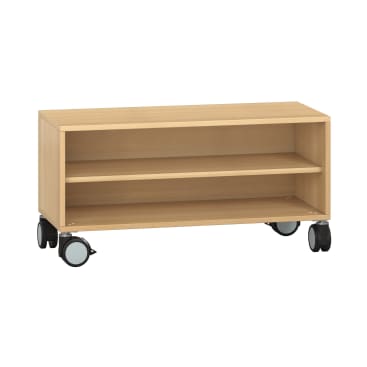 Ein rechteckiges Regal aus hellem Holz mit zwei offenen Regalböden und vier großen schwarzen Rollen, die an der Basis befestigt sind.