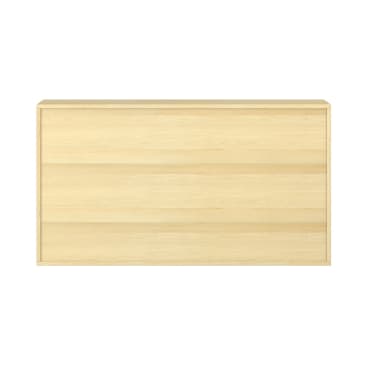 Eine Kommode aus hellem Holz mit drei Schubladen und einem einfachen, modernen Design. Die Kommode hat flache Schubladenfronten und keine sichtbaren Griffe. Sie ist vor einem schlichten weißen Hintergrund fotografiert.