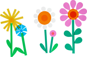 Drei stilisierte Blumen aus bunten ausgeschnittenen Papierformen; eine gelbe mit stacheligen Blütenblättern, eine weiße und orangefarbene mit runden Blütenblättern und eine rosafarbene mit breiten Blütenblättern, jeweils mit grünen Stielen und Blättern.