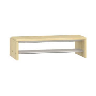 Eine Bank aus hellem Holz mit rechteckiger Form, offenen Seiten und einer einzelnen horizontalen silbernen Metallstange darunter, geeignet als Sitzgelegenheit oder als Schuhregal, fotografiert vor einem weißen Hintergrund.