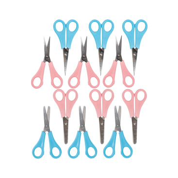 Ein Satz von zwölf kleinen Scheren, die in einem Gittermuster angeordnet sind, mit abwechselnd rosa und blauen Griffen, alle mit nach oben oder unten gerichteten Klingen.