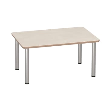 Ein rechteckiger Tisch mit einer Platte aus hellem Holz und vier zylindrischen Metallbeinen, dargestellt vor einem schlichten weißen Hintergrund.