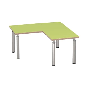 Ein grüner, L-förmiger Tisch mit einer Holzkante und fünf zylindrischen, silbernen Metallbeinen auf weißem Hintergrund.