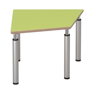 Ein dreieckiger Tisch mit einer hellgrünen Tischplatte, einer Holzkante und vier zylindrischen Metallbeinen mit schwarzem Sockel vor weißem Hintergrund.