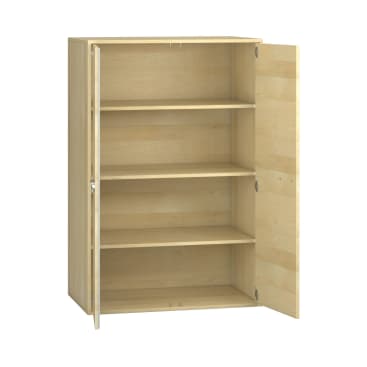 Ein heller Holzschrank mit einer geöffneten Tür, die vier leere Einlegeböden offenbart. Der Schrank hat ein einfaches Design und wurde vor einem weißen Hintergrund fotografiert.