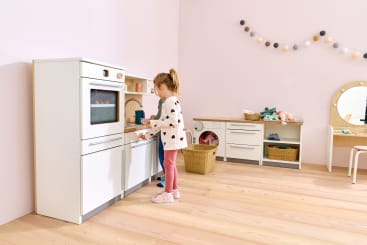 Kinder-Küchenzeile Nuka, mit Geräten & Wandregal, ab 2 Jahren