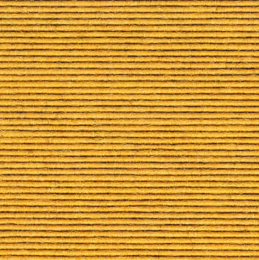 Nahaufnahme eines strukturierten gelben Materials mit gleichmäßig verteilten horizontalen Rillen und sichtbaren Fasern, das an gewebten Stoff oder eine Kordoberfläche erinnert.