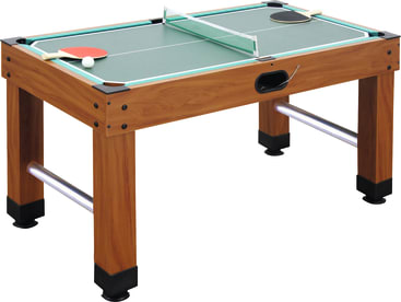 Ein kleiner Holztisch mit grüner Spielfläche für Tischtennis, mit einem Netz, zwei Schlägern und zwei Bällen. Der Tisch hat robuste Beine und schwarze Eckschoner.