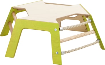 Ein kleines Klettergerüst aus Holz mit grünen Seiten, einer Oberseite aus Naturholz, Seilgriffen und ausgeschnittenen Formen, das für das Spielen im Haus oder für körperliche Aktivitäten von Kindern konzipiert ist.