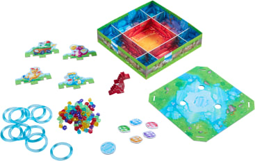 Ein Brettspielset mit einer geteilten Schachtel, bunten Edelsteinen, blauen Ringen, Tier- und Fahrzeugfiguren aus Pappe, runden Spielsteinen, einem roten Pappspielstein und einem zweiteiligen illustrierten Spielbrett mit Löchern.