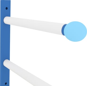 Ein blauer vertikaler Bügel, der an einer Wand montiert ist, mit zwei horizontalen weißen Stäben, die nach außen führen. Die obere Stange hat eine blaue Kappe am Ende. Der Hintergrund ist einfarbig weiß.