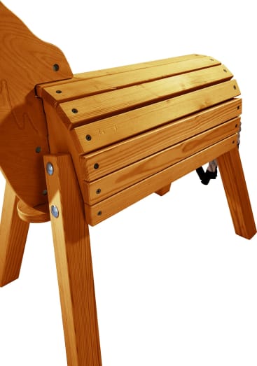 Nahaufnahme einer Holzbank mit Lattenrost und stabilen Beinen, mit Metallschrauben und glatter Oberfläche vor einem weißen Hintergrund.