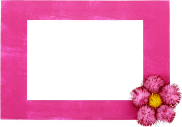 Ein rechteckiger rosafarbener Rahmen mit einer leeren weißen Mitte. In der rechten unteren Ecke befinden sich drei rosa und ein gelber flauschiger Bommel, die wie eine Blume angeordnet sind.