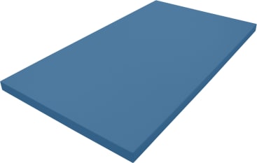 Eine rechteckige blaue Schaumstoffmatte mit geraden Kanten, dargestellt vor einem weißen Hintergrund. Die Matte scheint von mittlerer Dicke zu sein und ist aus einem Winkel betrachtet.