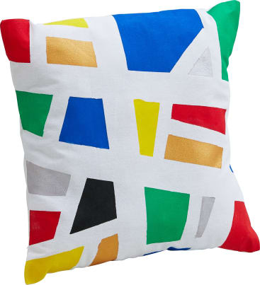 Ein quadratisches Kissen mit weißem Hintergrund, das abstrakte rechteckige und quadratische Formen in Blau, Rot, Grün, Gelb, Gold, Schwarz und Grau zeigt.