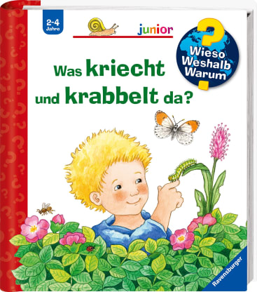 Ein Buchumschlag zeigt ein illustriertes Kind mit blondem Haar, das auf ein grünes Insekt auf einer rosa Blume zeigt, umgeben von Pflanzen, einem Schmetterling und einer Schnecke. Der Titel lautet "Was kriecht und krabbelt da?" auf Deutsch.