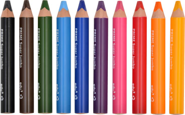 Eine Reihe von elf großen Buntstiften in verschiedenen Farben, darunter braun, grün, hellgrün, blau, hellblau, dunkelblau, lila, rosa, rot, orange und gelb, aufrecht stehend mit angespitzten Spitzen.