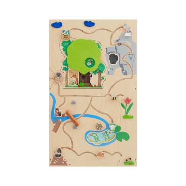 Ein hölzernes Labyrinthbrett enthält Schieber mit Tiermotiven, einen grünen Baum in der Mitte mit einer Biene, einen Teich mit Schildkröten, eine Blume, einen felsigen Bereich, kleine blaue Wolken und gewundene Pfade, die verschiedene illustrierte Lebensräume miteinander verbinden.