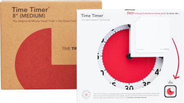 Abgebildet ist ein mittelgroßer visueller Zeitmesser Time Timer mit weißem Zifferblatt, roter Scheibe und durchsichtiger Verpackung. Der Produktkarton ist braun mit rotem Design, und an der Verpackung des Zeitmessers ist eine Karte mit trockenem Löschpapier befestigt.