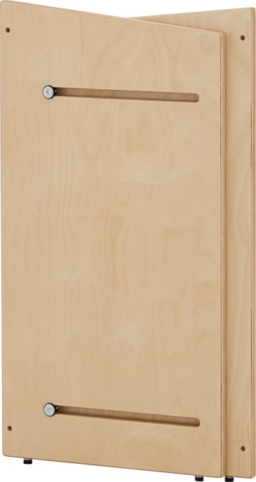 Ein helles Holzpaneel mit dezenter Holzmaserung, das an beiden Enden zwei horizontale Schlitze mit Metallverschlüssen aufweist. Die Oberkante der Platte ist leicht abgeschrägt.