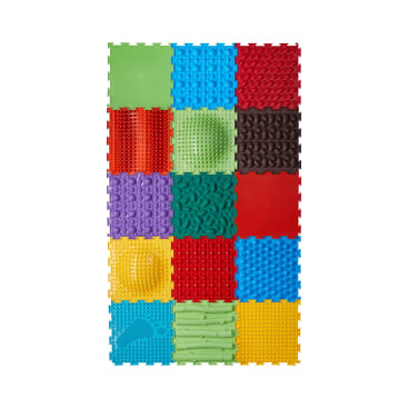Eine rechteckige Matte aus sechzehn ineinander greifenden Schaumstofffliesen in verschiedenen Farben und Strukturen, angeordnet in einem 4x4-Raster auf weißem Hintergrund. Jede Fliese hat ein eigenes Muster und eine eigene Farbe.