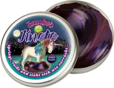 Eine runde Metalldose mit der Aufschrift "Zauber Knete" mit einem Cartoon-Einhorn und einem violetten Hintergrund im Mondlicht. Die Dose ist geöffnet und enthüllt verwirbelte, metallische lila Knete im Inneren. Der Text auf der Dose lautet "Magic Purple" und ist in deutscher Sprache.