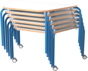 Fünf stapelbare Schreibtische mit weißer Oberfläche, blauen Metallfüßen und Rollen sind in einer kompakten Anordnung ineinander verschachtelt.