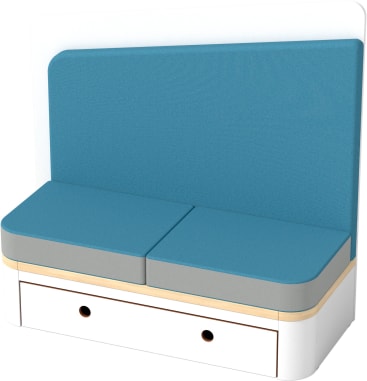 Eine moderne Bank mit hoher rechteckiger Rückenlehne, blauen Sitz- und Rückenkissen, hellen Holzverkleidungen und einem weißen Sockel mit einer ausziehbaren Schublade mit zwei runden Griffen.