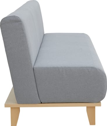 Seitenansicht eines modernen Sofas mit hellgrauer Polsterung und hellem Holzgestell, mit einem dicken Sitzkissen und einer rechteckigen Rückenlehne.