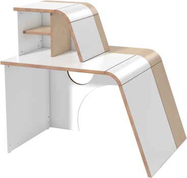 Ein moderner Schreibtisch mit einem einzigartigen geschwungenen Design aus hellem Holz und weißen Platten. Der Schreibtisch verfügt über ein erhöhtes Regal mit zwei Etagen und einen offenen, geschwungenen Bereich darunter.